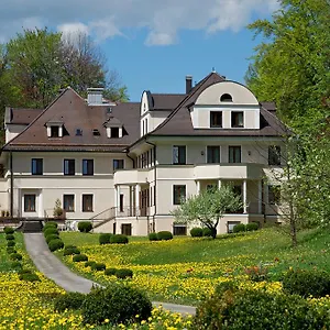 https://villa-toscana.com-bavaria.com